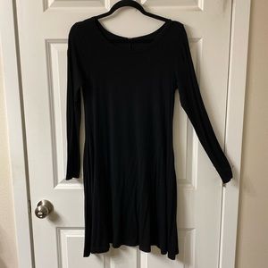 Long sleeve black dress with pockets